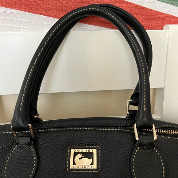 Dooney & Bourke Classic Large Zippered Pockets Satchel Black,Matching Coin Purse - Picture 6 of 9